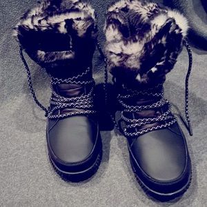 Brand New North Face Sierra Lux waterproof boot